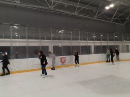 b_1024_768_0_00_images_2022_2023_WYCIECZKI_Lodowisko_337160627_960625775103064_7508665607689495220_n